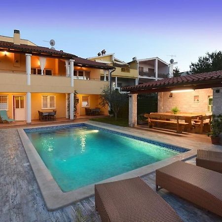Villa Ulika - 3 Apt For 4 Persons พูลา ภายนอก รูปภาพ