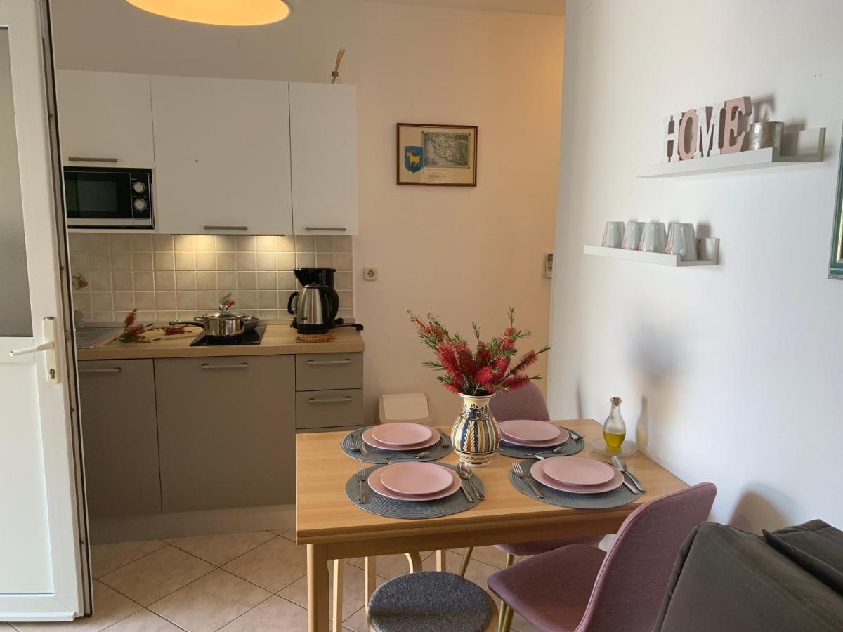 Villa Ulika - 3 Apt For 4 Persons พูลา ภายนอก รูปภาพ