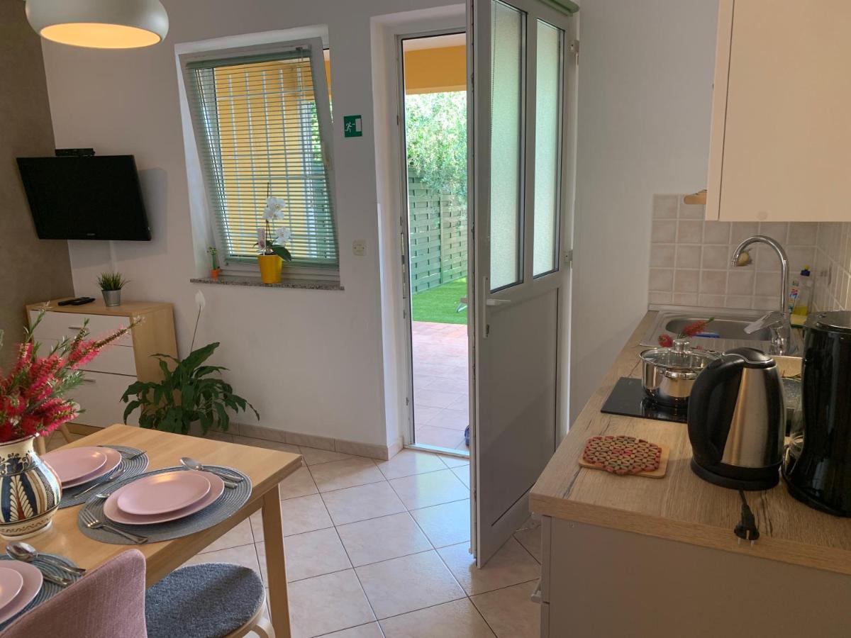 Villa Ulika - 3 Apt For 4 Persons พูลา ภายนอก รูปภาพ