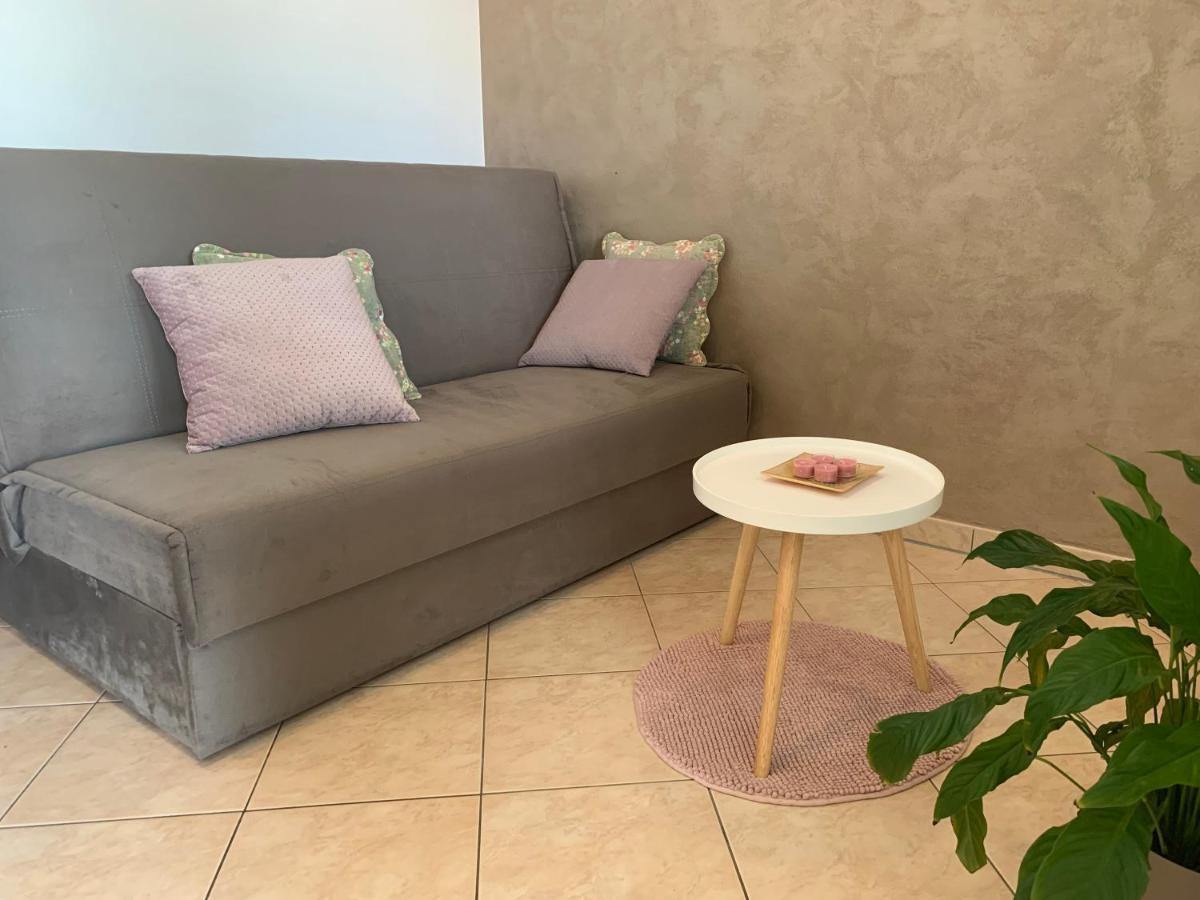 Villa Ulika - 3 Apt For 4 Persons พูลา ภายนอก รูปภาพ