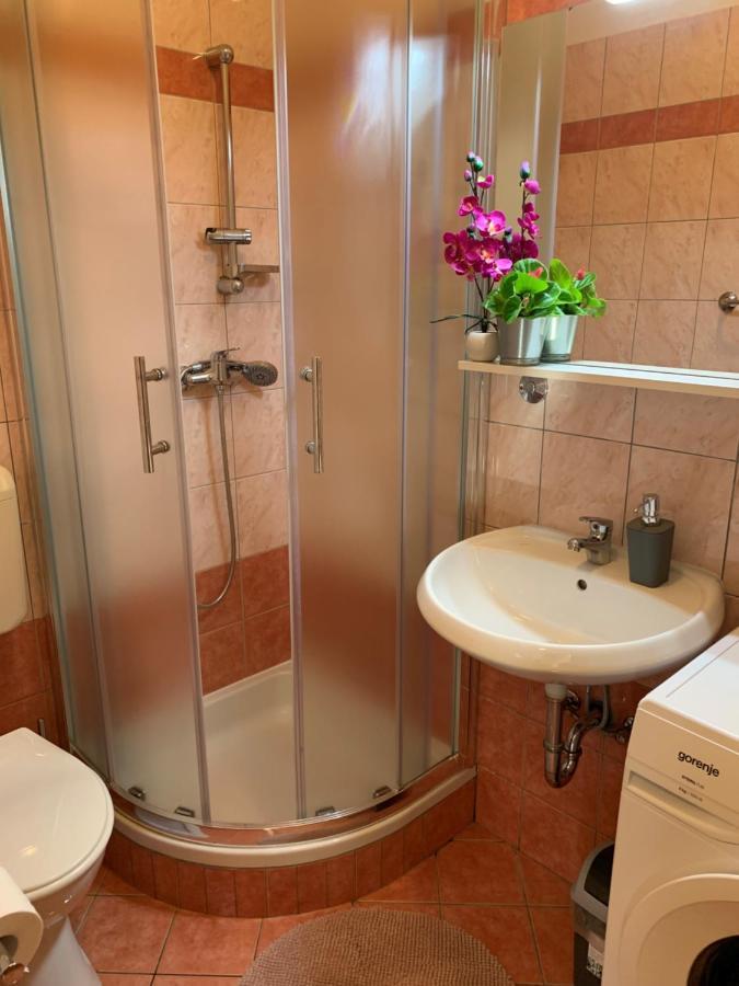Villa Ulika - 3 Apt For 4 Persons พูลา ภายนอก รูปภาพ