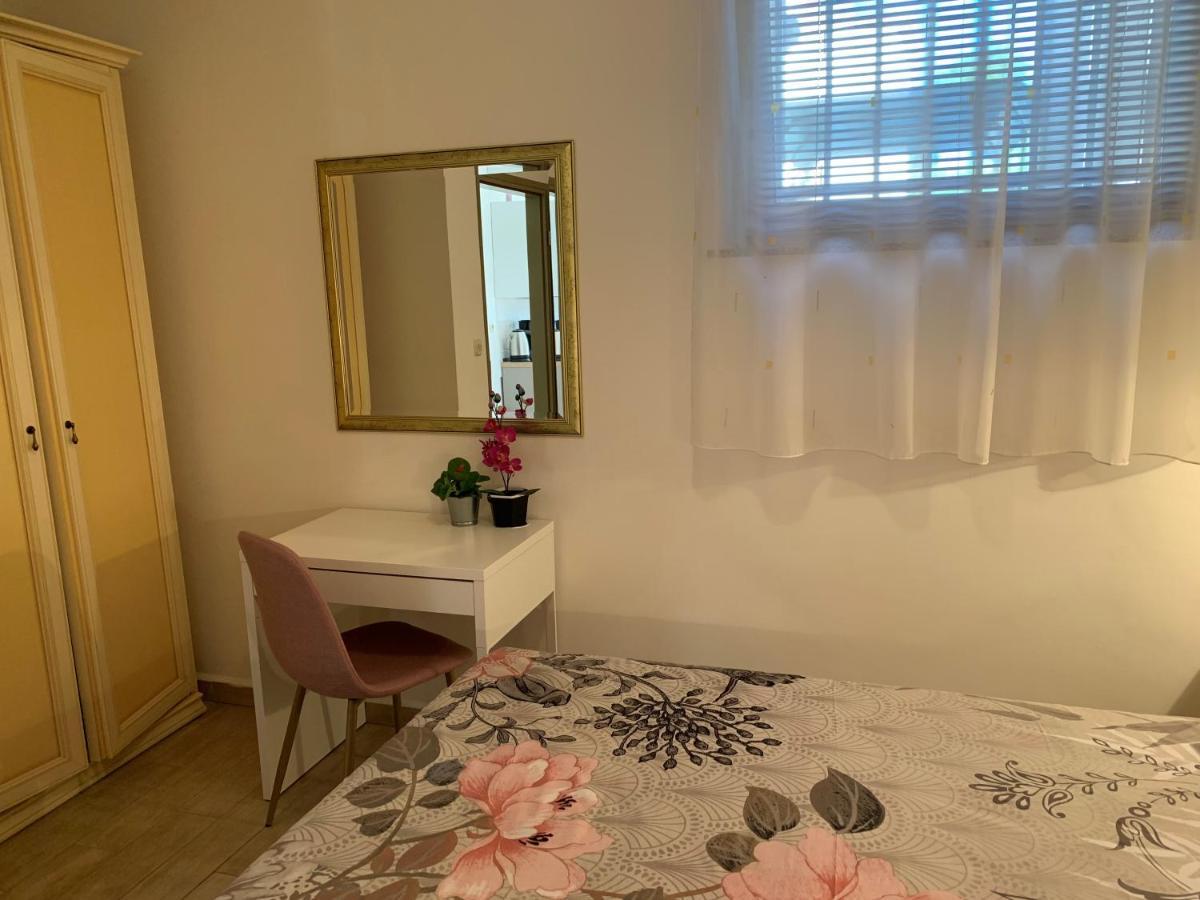 Villa Ulika - 3 Apt For 4 Persons พูลา ภายนอก รูปภาพ