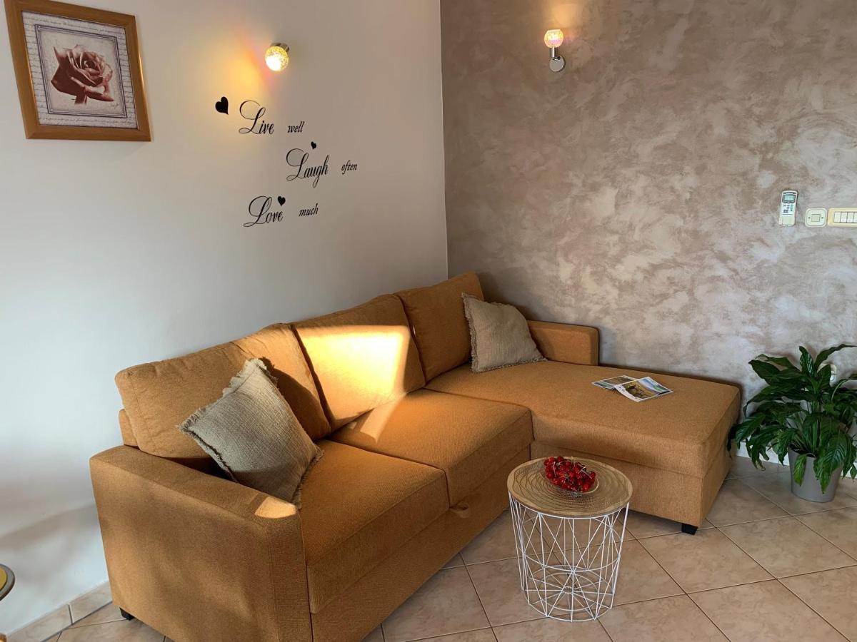 Villa Ulika - 3 Apt For 4 Persons พูลา ภายนอก รูปภาพ