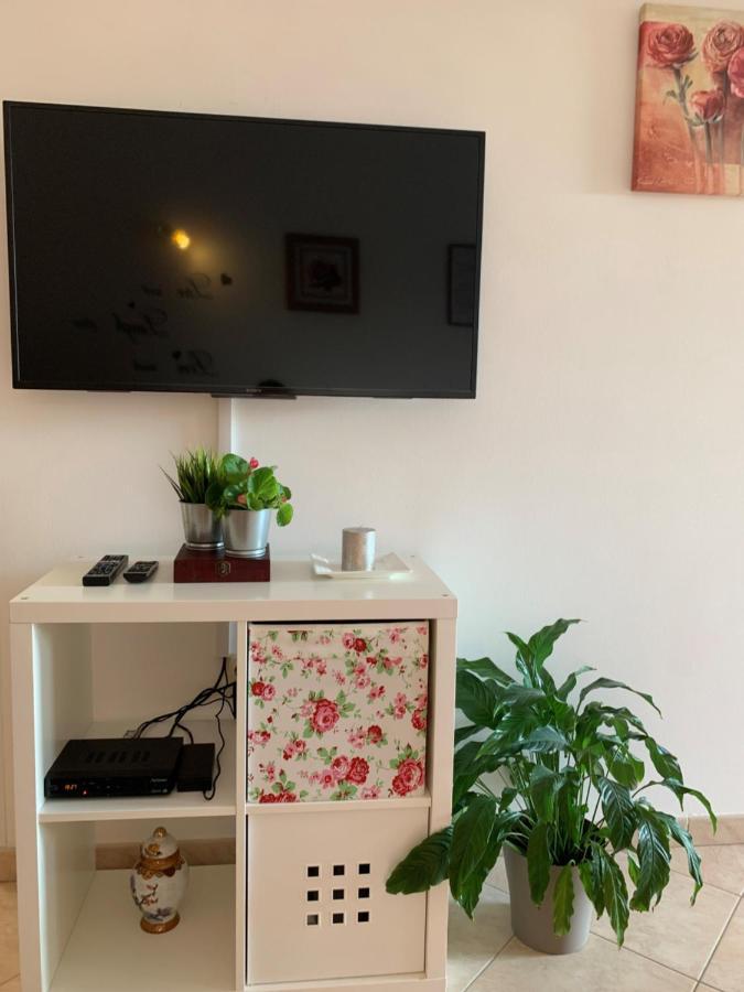 Villa Ulika - 3 Apt For 4 Persons พูลา ภายนอก รูปภาพ