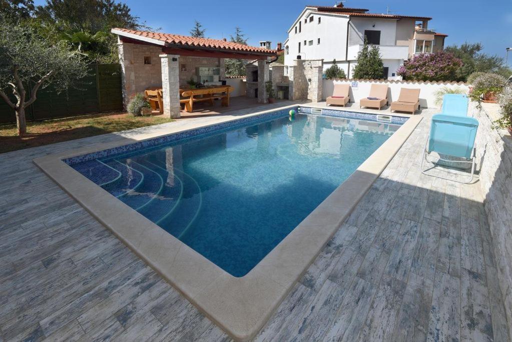 Villa Ulika - 3 Apt For 4 Persons พูลา ภายนอก รูปภาพ