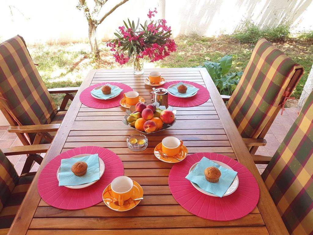 Villa Ulika - 3 Apt For 4 Persons พูลา ภายนอก รูปภาพ