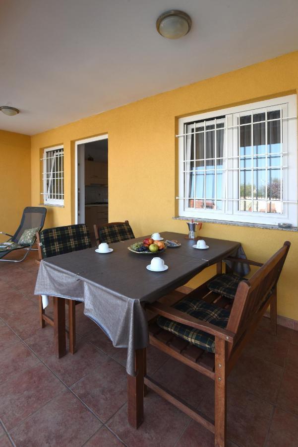 Villa Ulika - 3 Apt For 4 Persons พูลา ภายนอก รูปภาพ